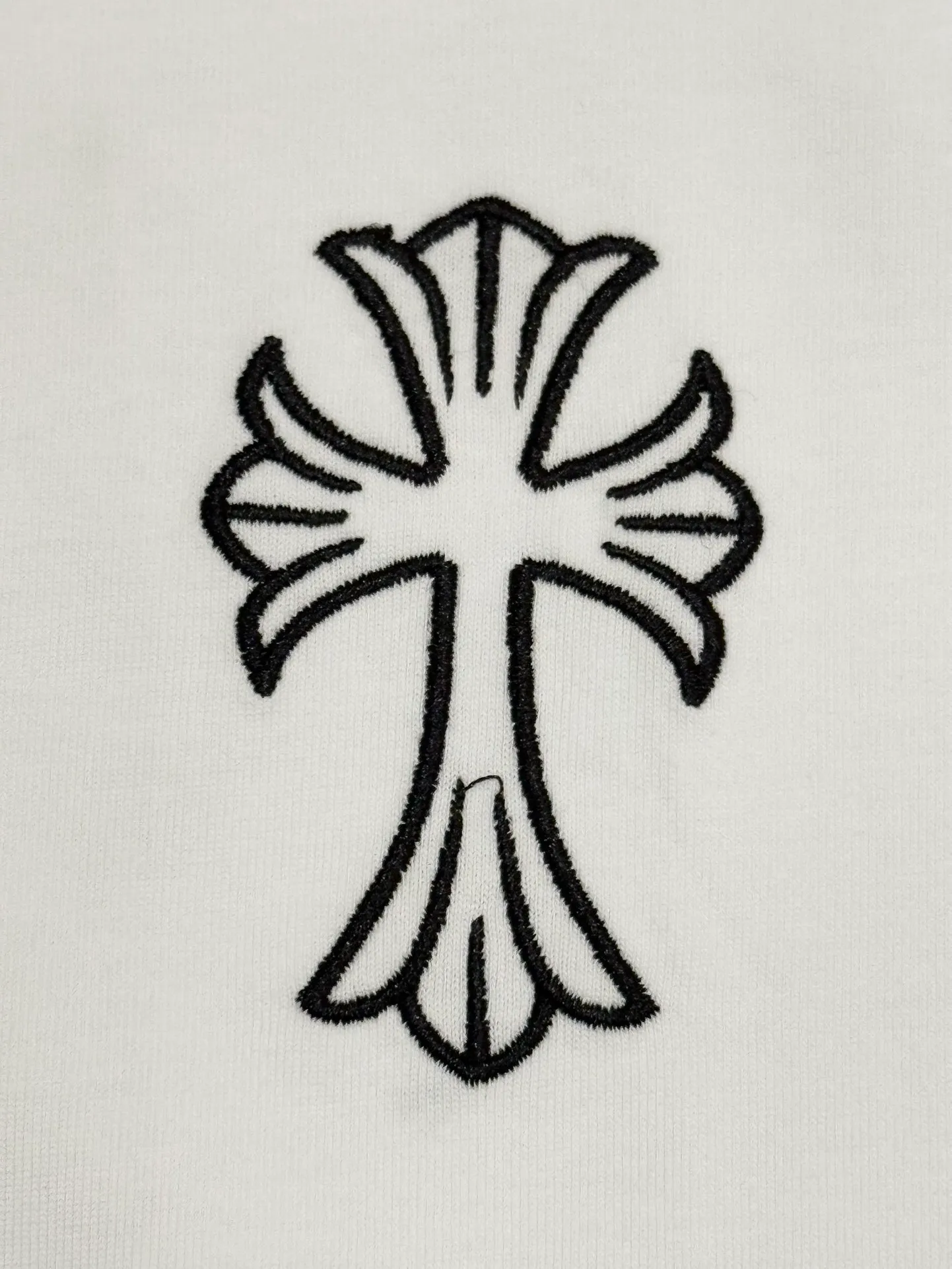 🅿️190 [High quality] Chrome hearts Chrome hearts 2025 new first release latest short-sleeved round neck T-shirt, high-end customization, avant-garde and fashionable design! The brand logo is applied to the front and back cuffs using 100,000 needle embroidery techniques. High-end customized 280g fabric. Soft to the touch. Comfortable to wear. Exquisite stitching. Fine workmanship. The upper body effect is incomparably handsome! Same style for men and women, color: white, black size: S to xL